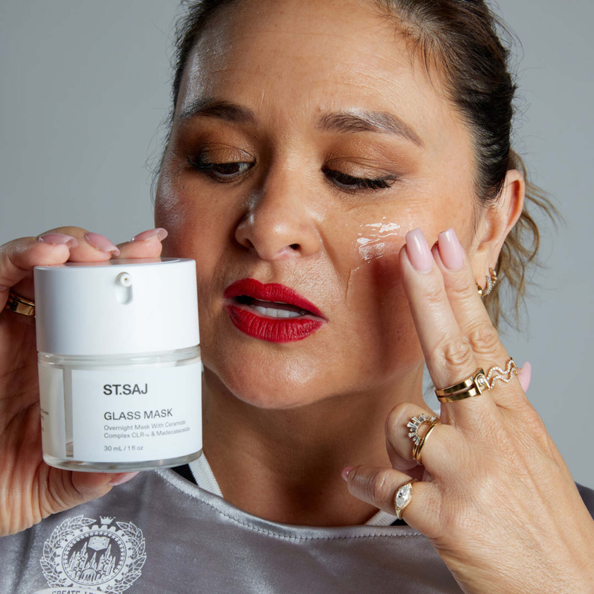 ST.SAJ Glass Mask - Emmylou applying mask to cheek, overnight hydration treatment