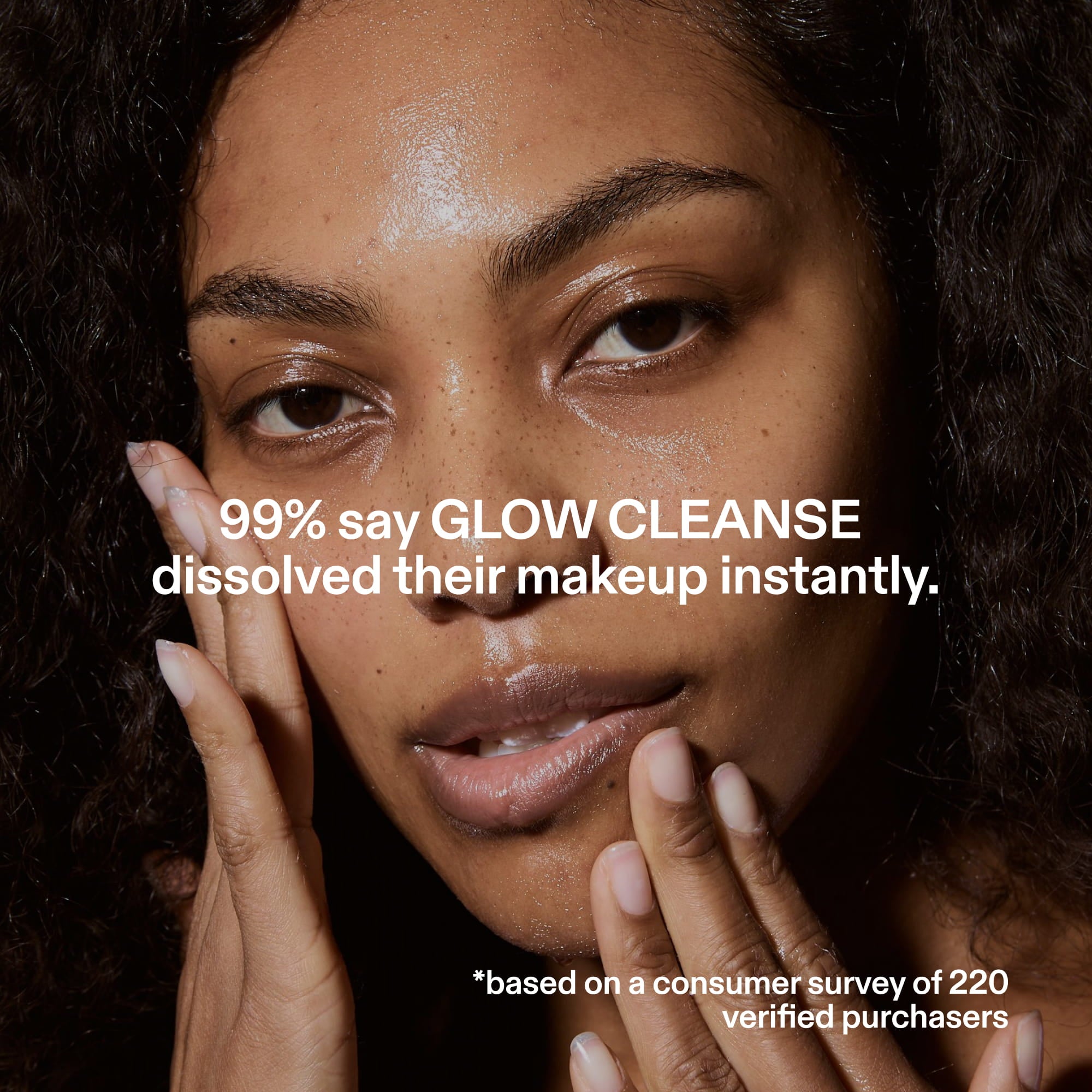 Model using ST.SAJ Glow Cleanse mini to dissolve makeup instantly